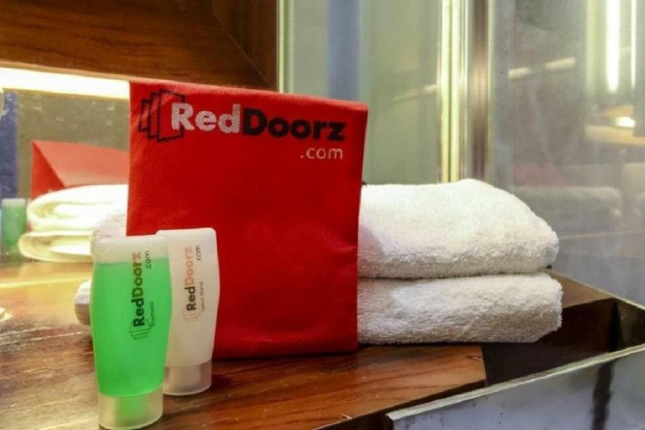Reddoorz @ Jalan Pemuda Medan Exterior foto